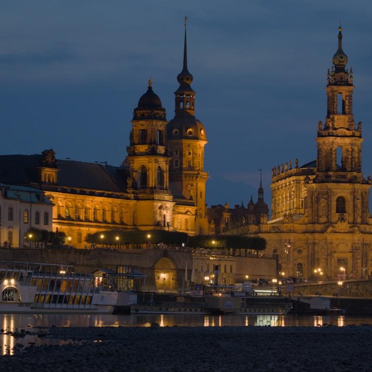 Family terraces and cafés for calm evenings in Springfield